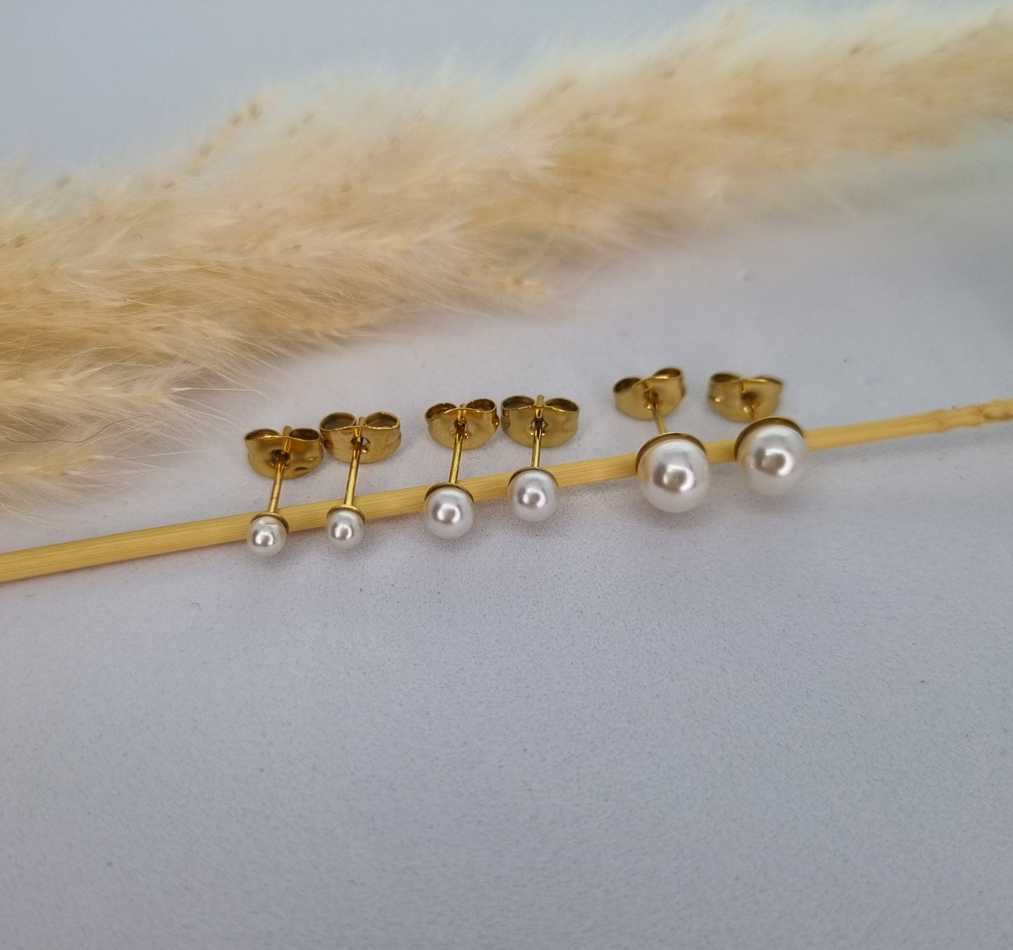 ANA – Puces d'oreilles avec perle en 3 tailles