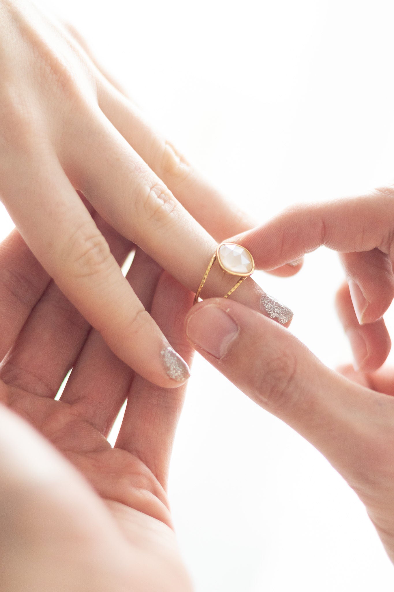 LEA - Bague dorée avec cristal taillé de 10 mm