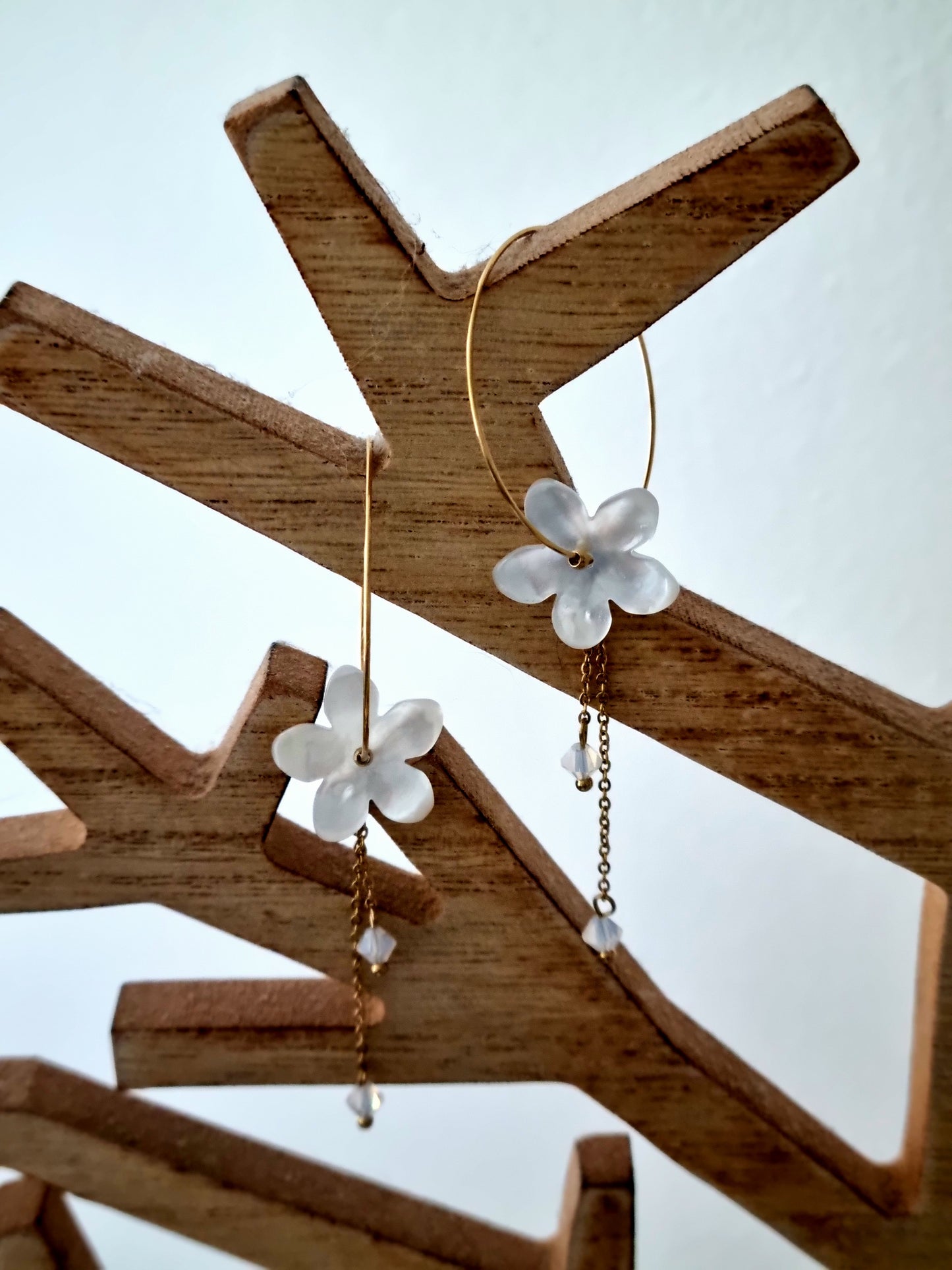 SALMA - Créoles fleur nacrée et chaine pendantes