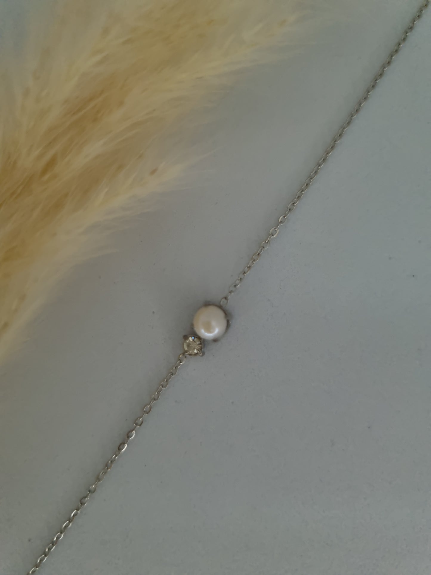 ECLAT - petite perle en résine blanche et cristal taillé