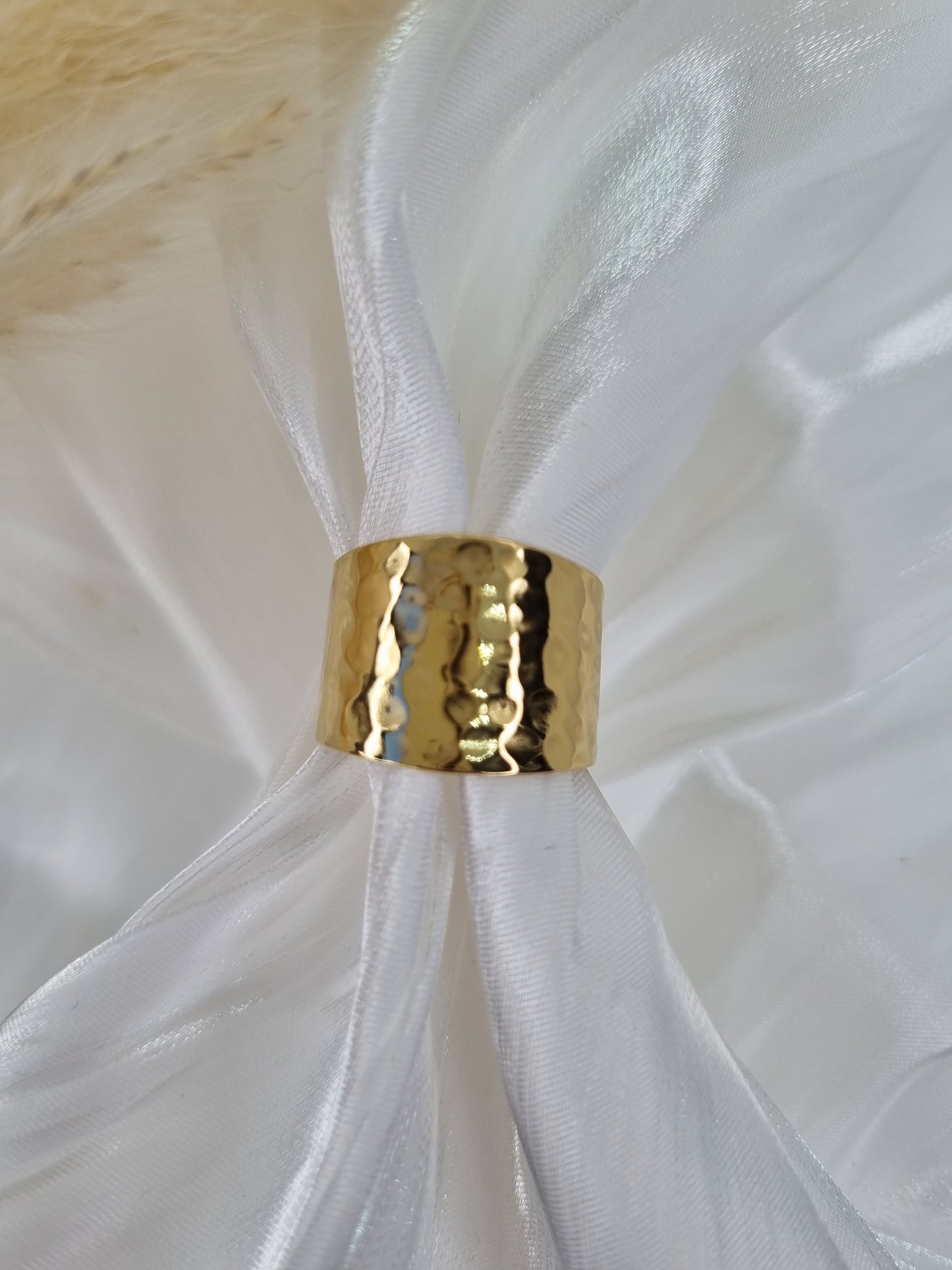 ARIELLA - Bague large effet martelé ajustable en acier inoxydable