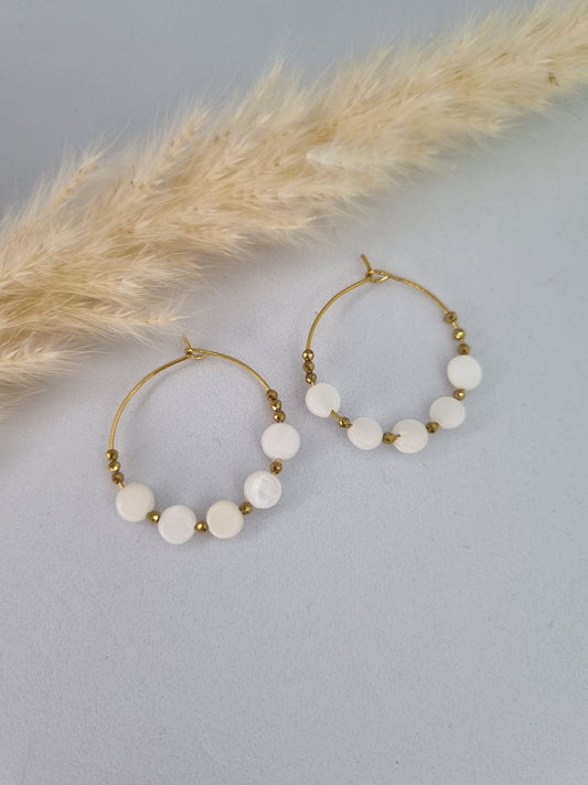 SOLINE – Créoles avec perle blanche plate