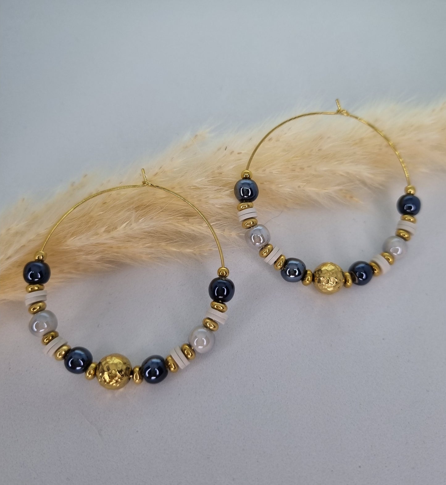 MAIA Créoles avec perles en céramique, perles heishi et boules dorée