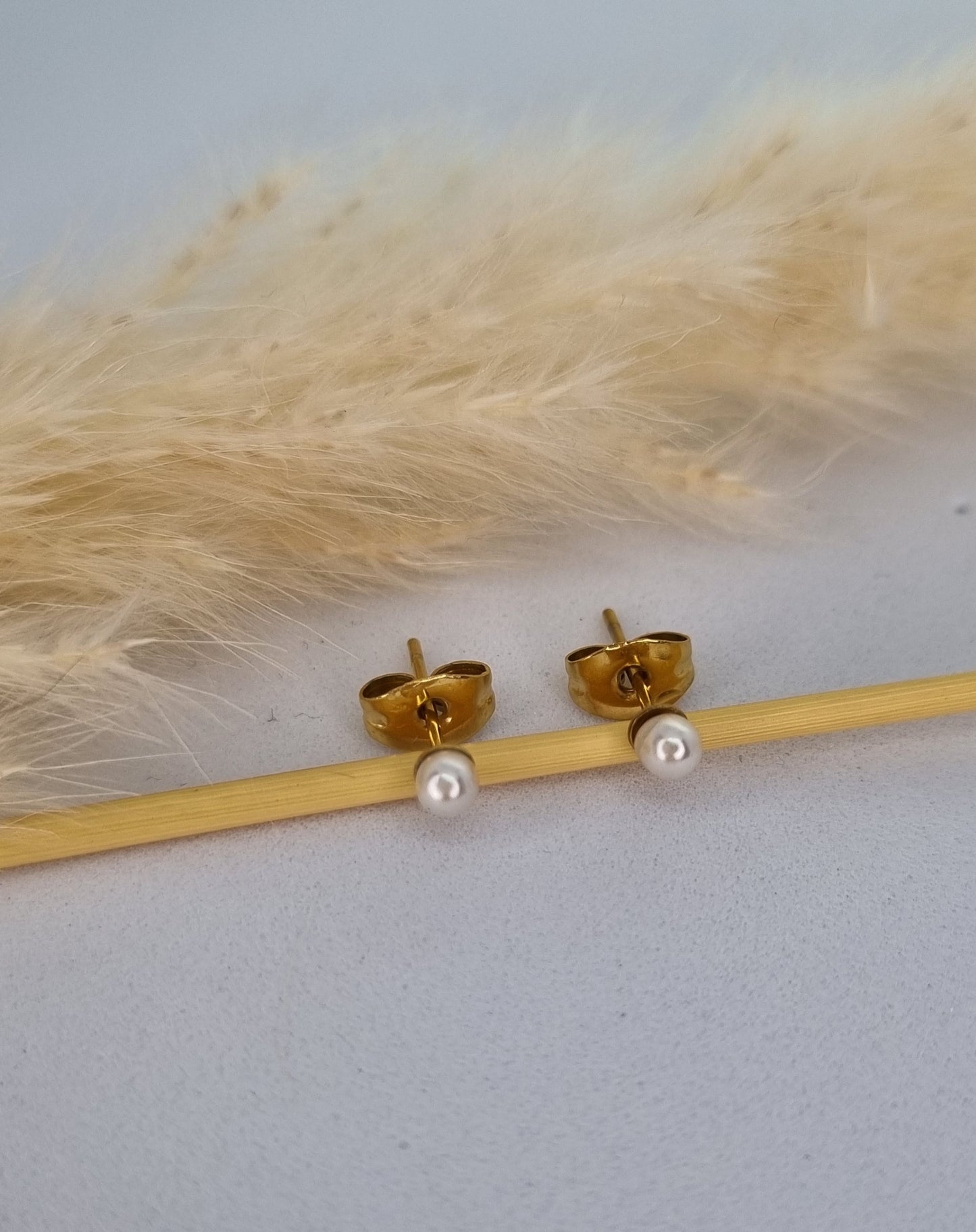 ANA –  Puces d'oreilles avec perle en 3 tailles