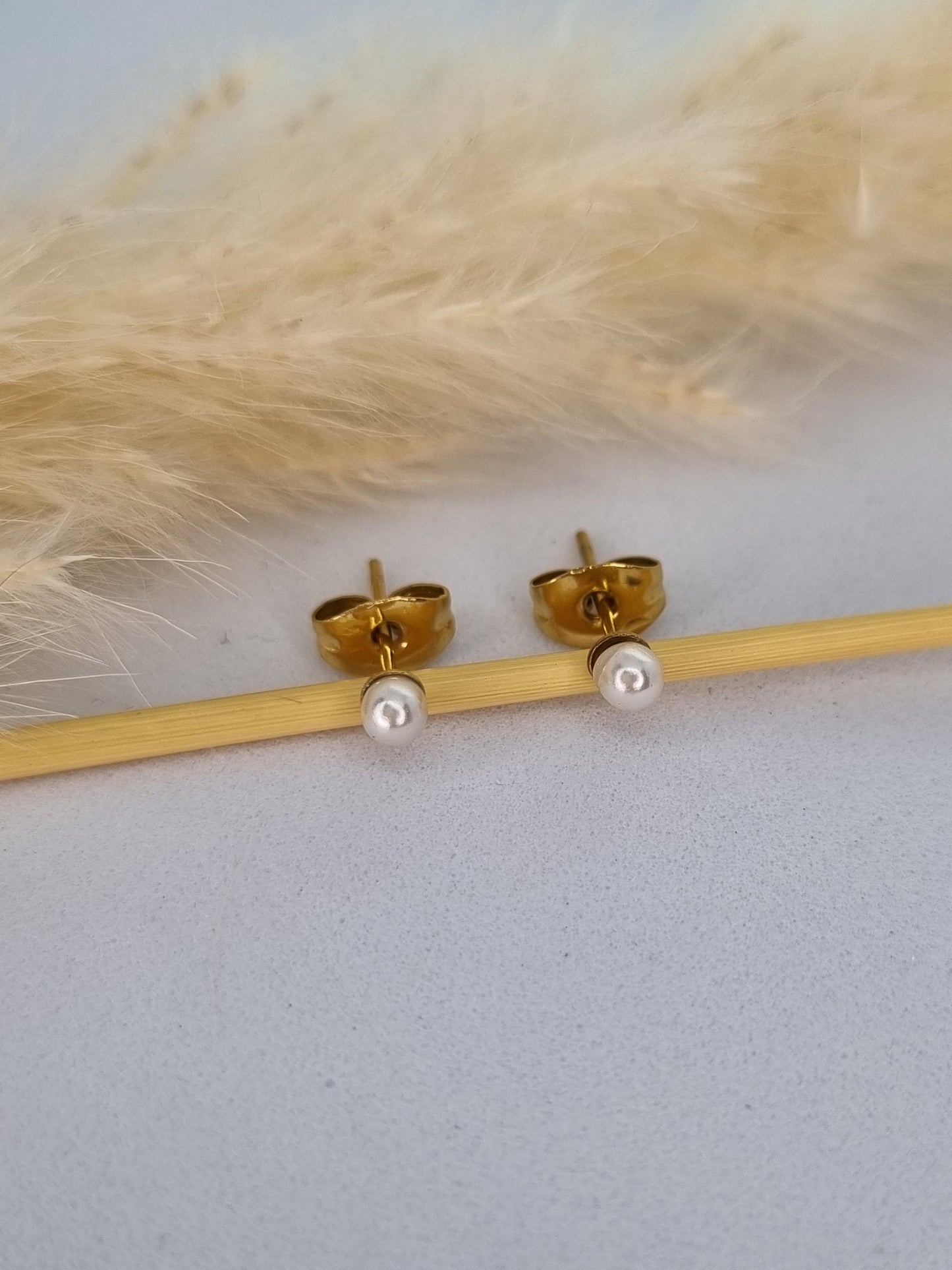 ANA –  Puces d'oreilles avec perle en 3 tailles