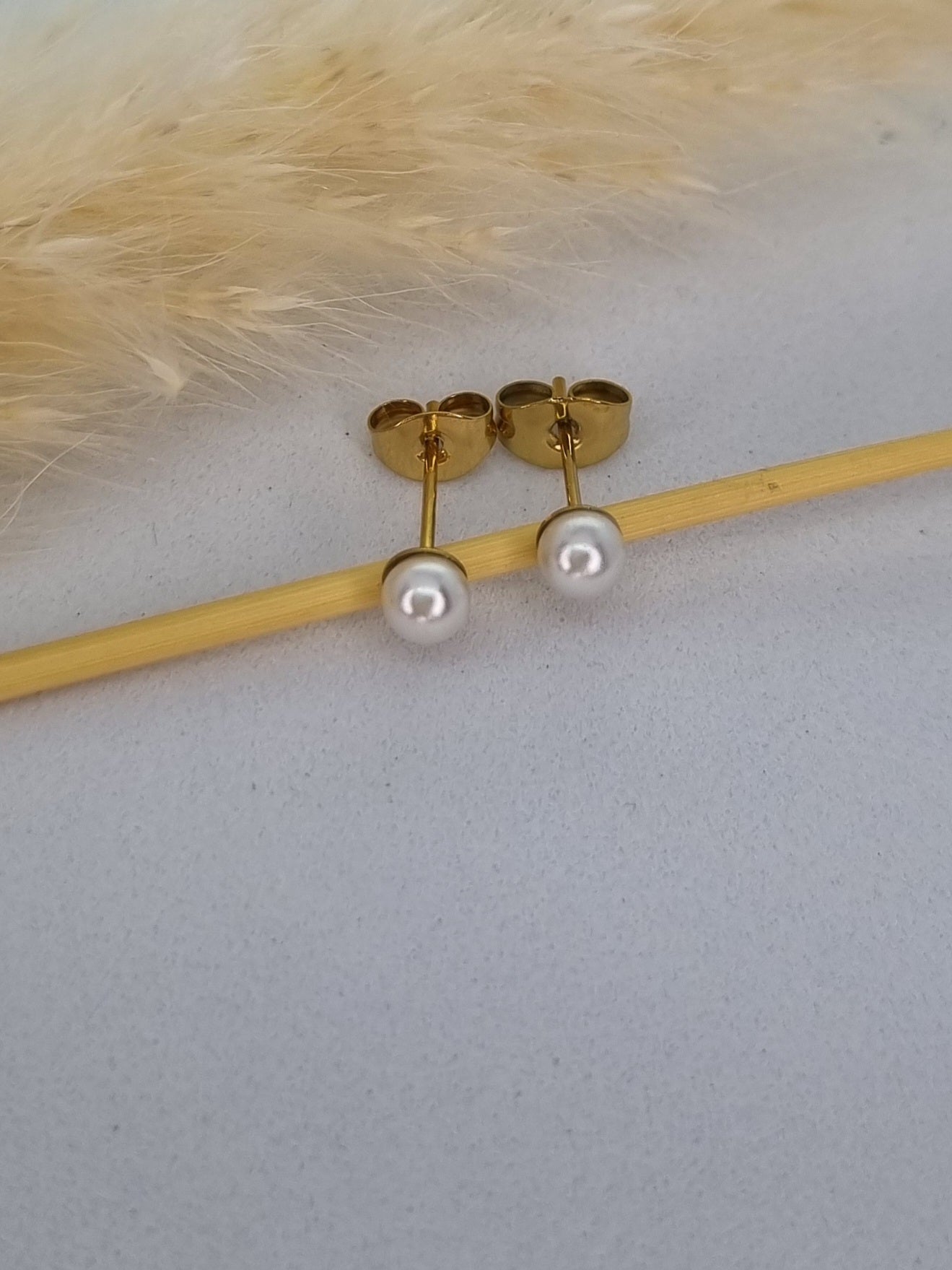 ANA –  Puces d'oreilles avec perle en 3 tailles