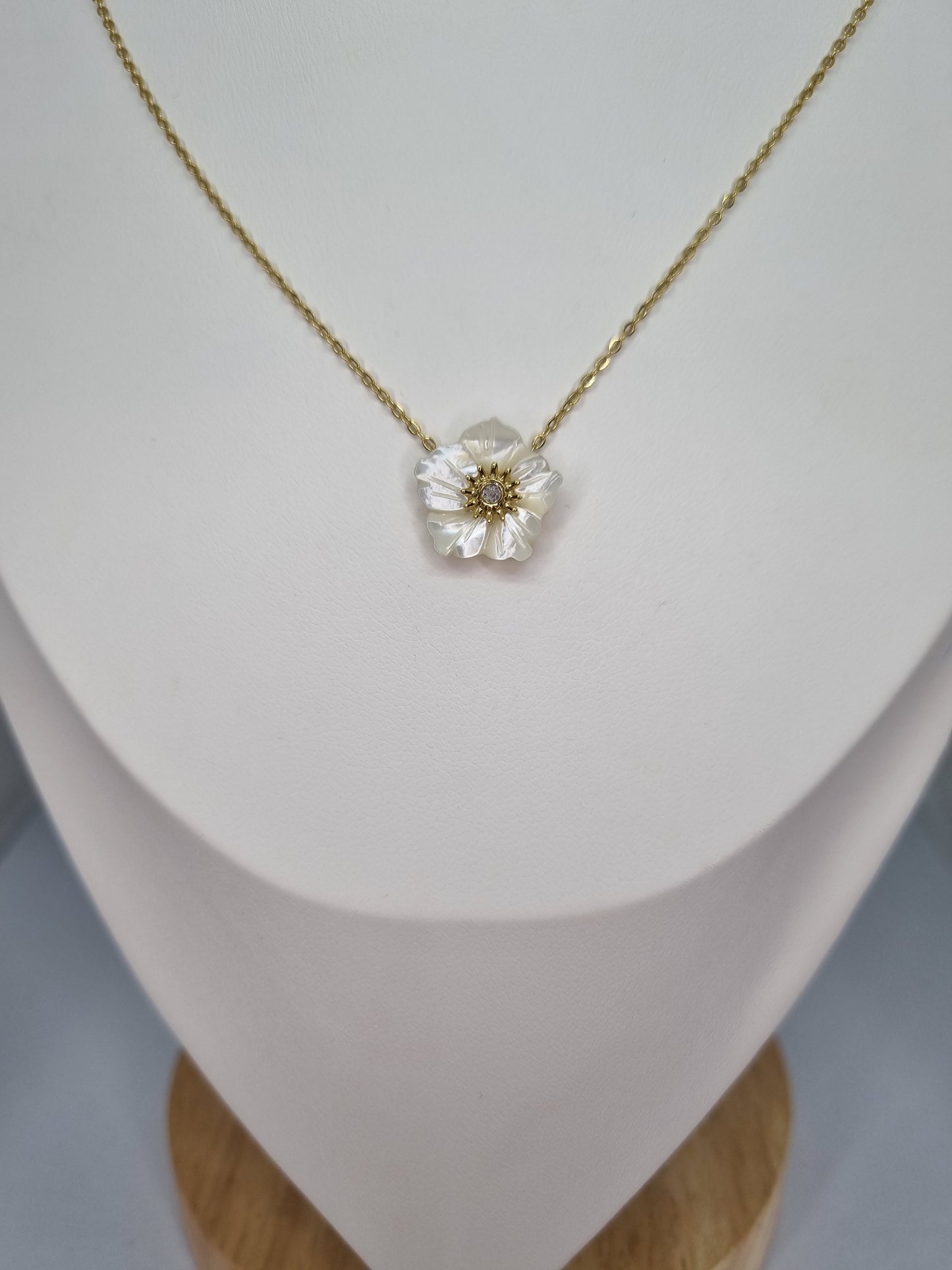 PERLINE - Collier fleur nacrée et petit cristal