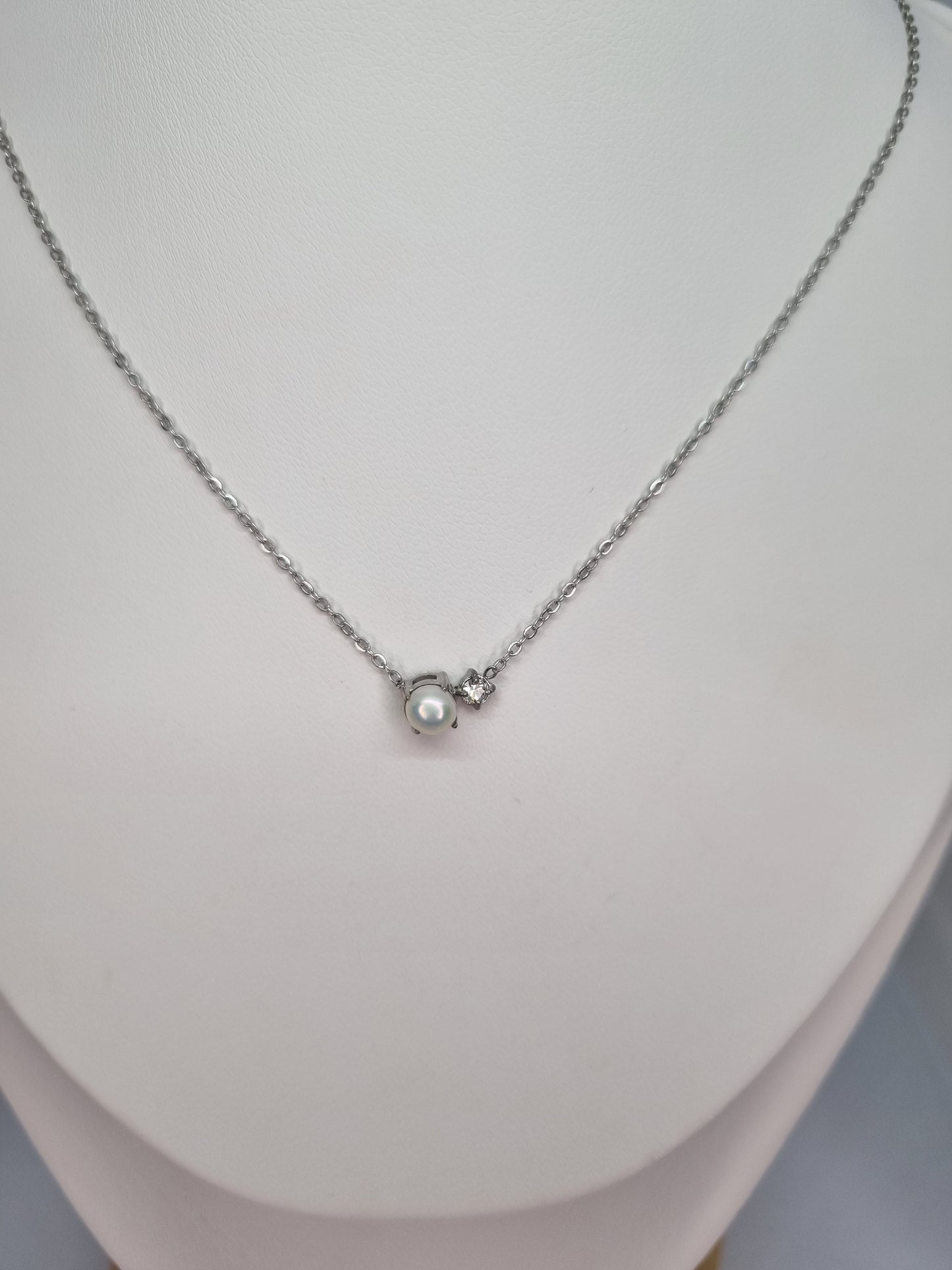 DOUCEUR - Collier petite perle en résine blanche et cristal taillé