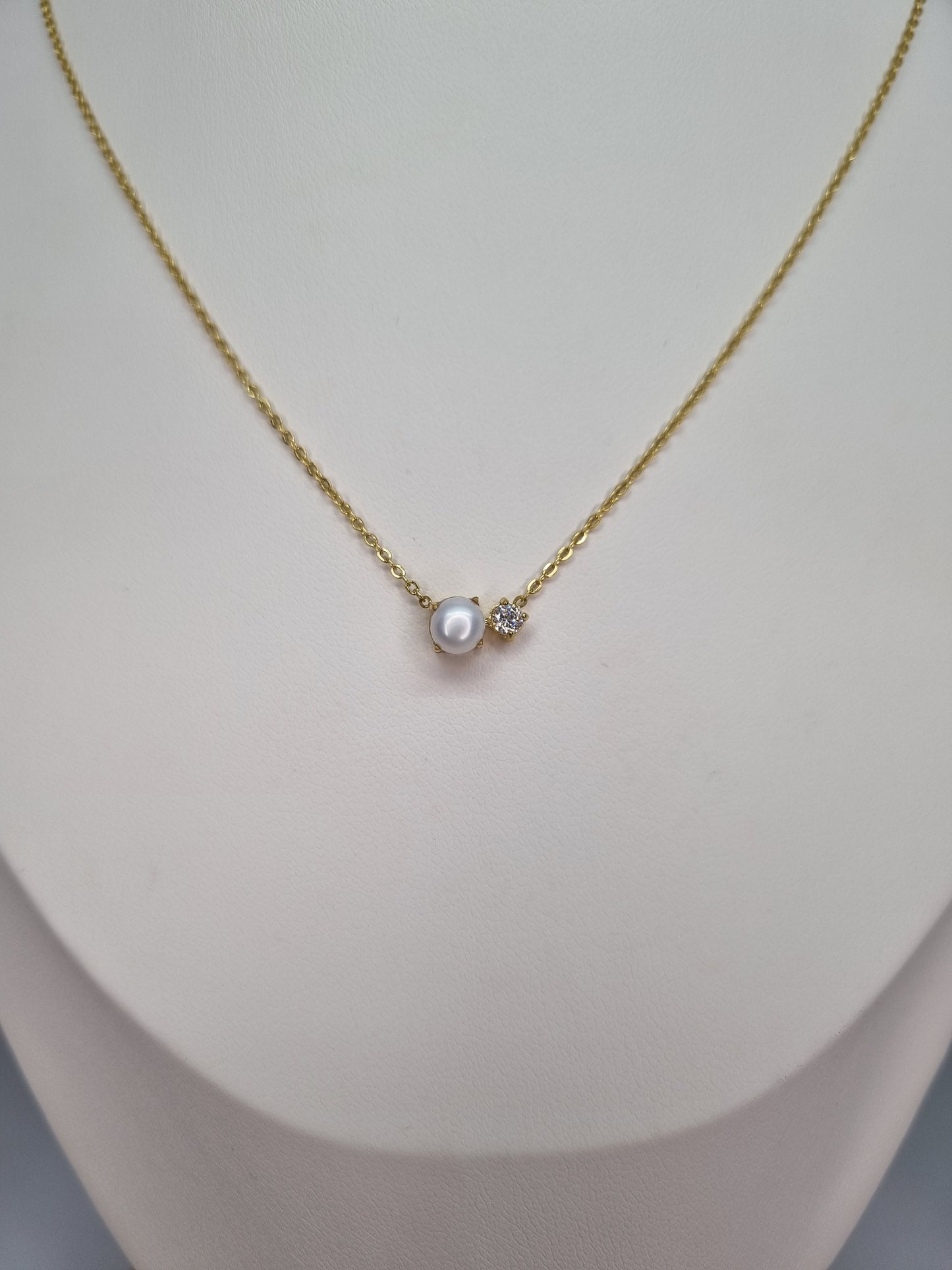 DOUCEUR - Collier petite perle en résine blanche et cristal taillé