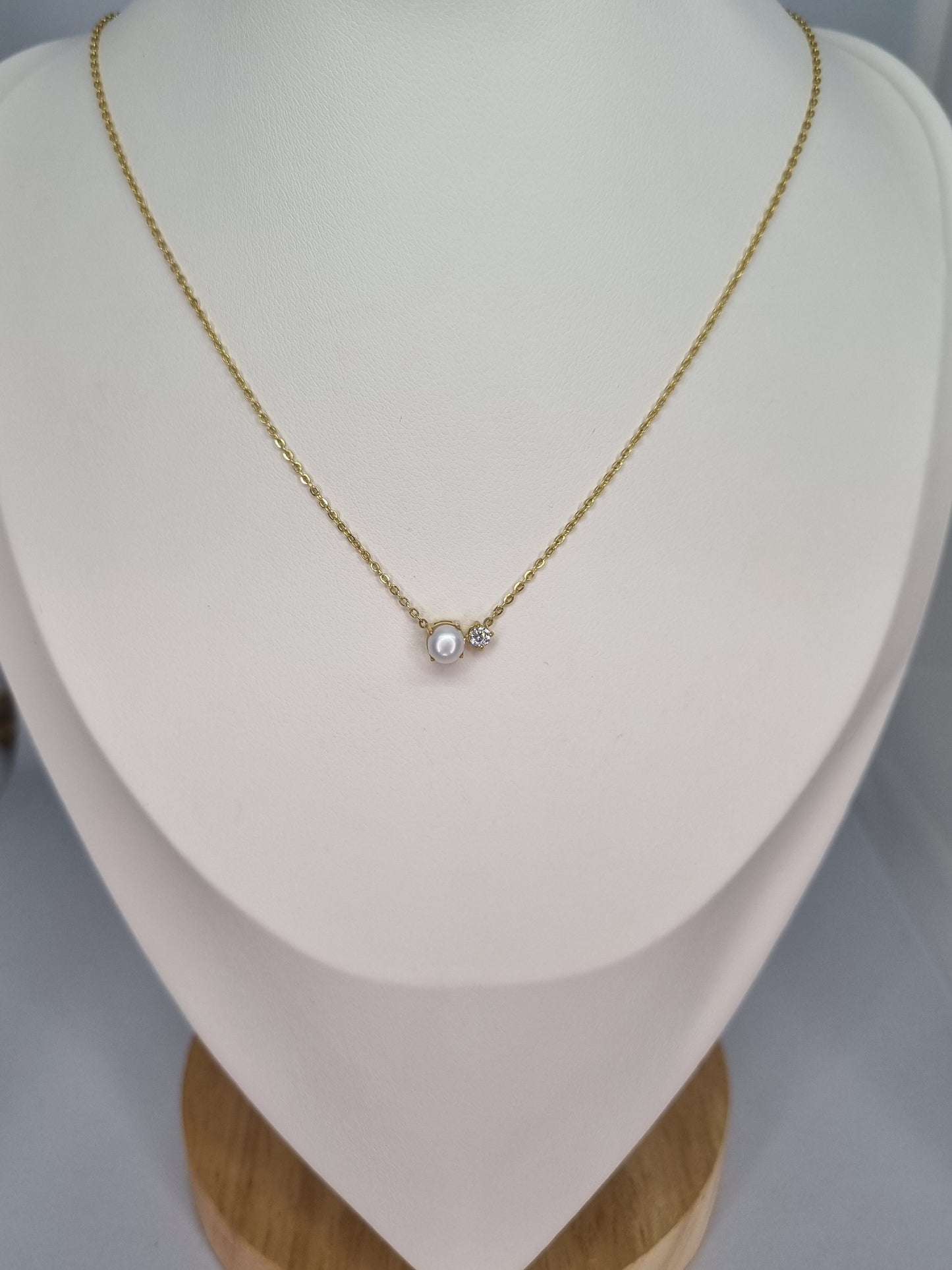 DOUCEUR - Collier petite perle en résine blanche et cristal taillé