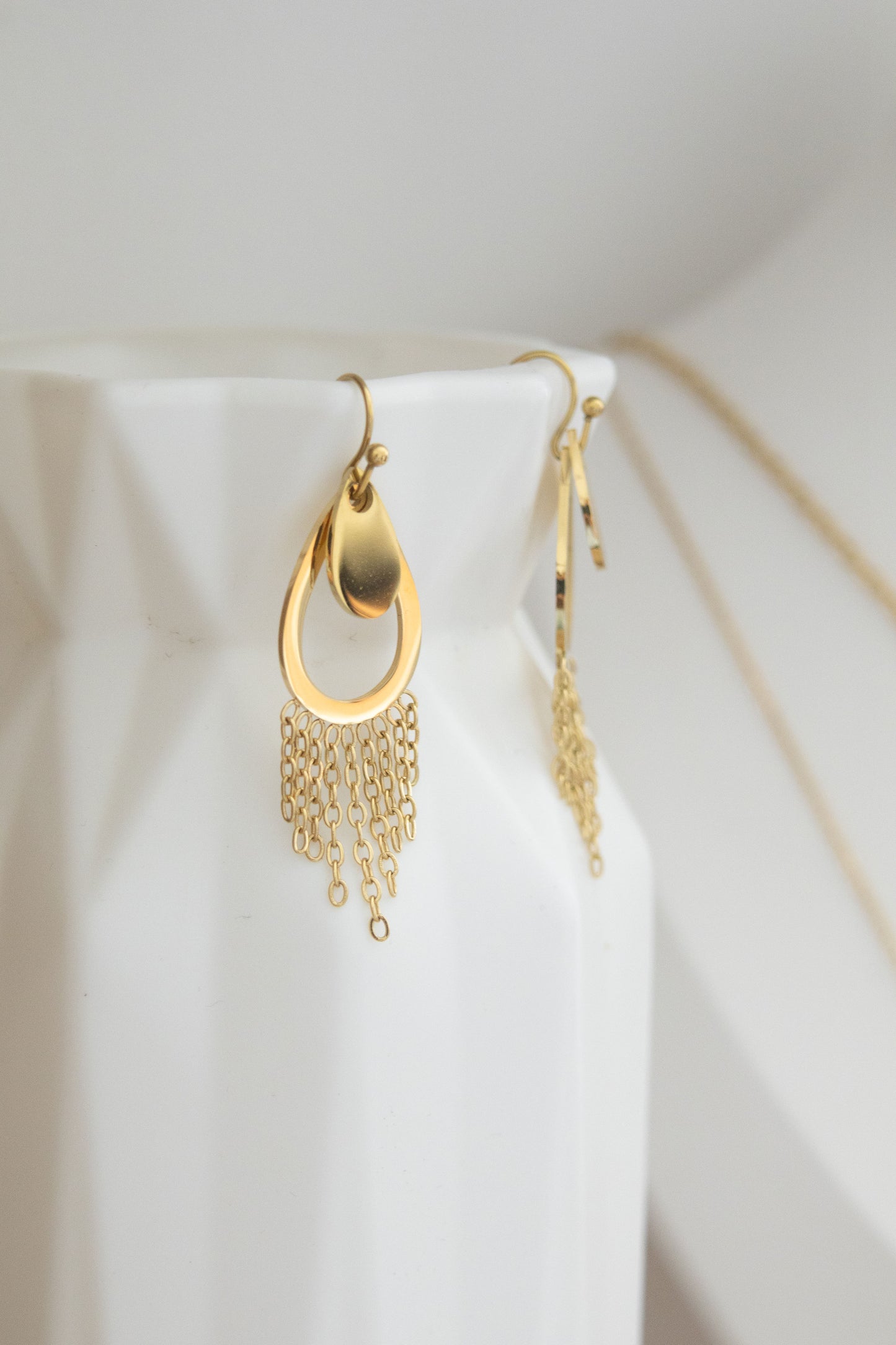 LOLA - Boucles d'oreilles goutte avec chaîne pendantes